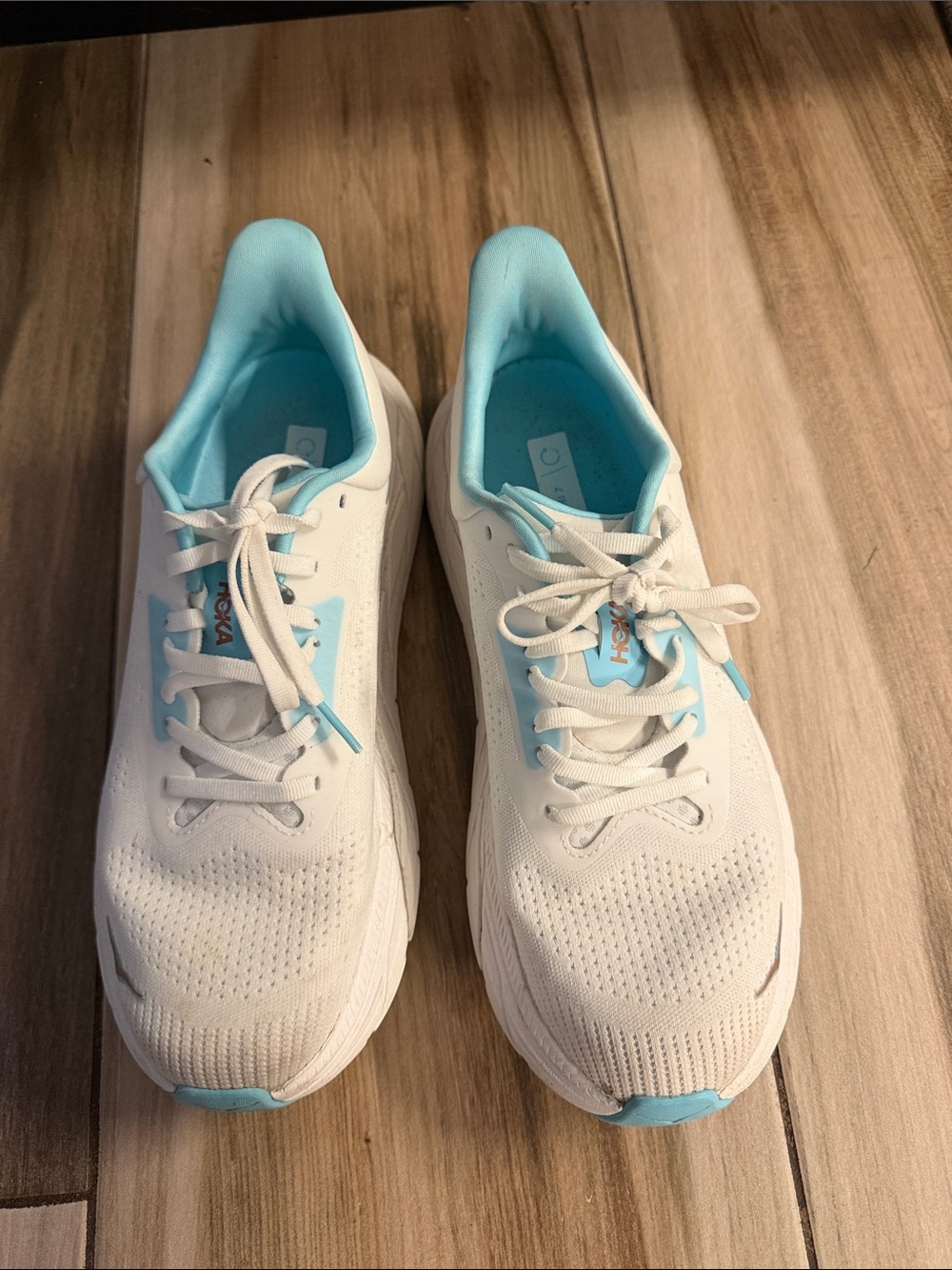 Hoka Arahi 7  Women's Frost/Rose gold